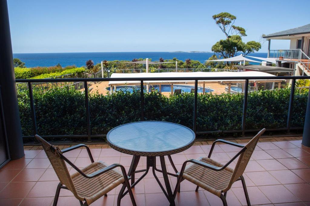 Amooran Oceanside Apartments And Motel Нарума Экстерьер фото