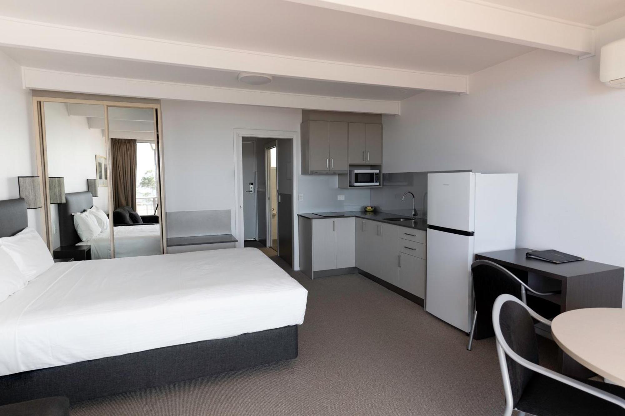 Amooran Oceanside Apartments And Motel Нарума Экстерьер фото