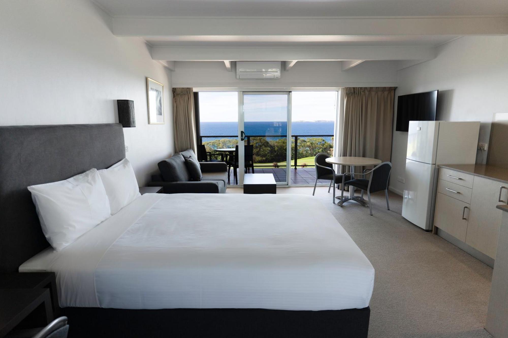 Amooran Oceanside Apartments And Motel Нарума Экстерьер фото