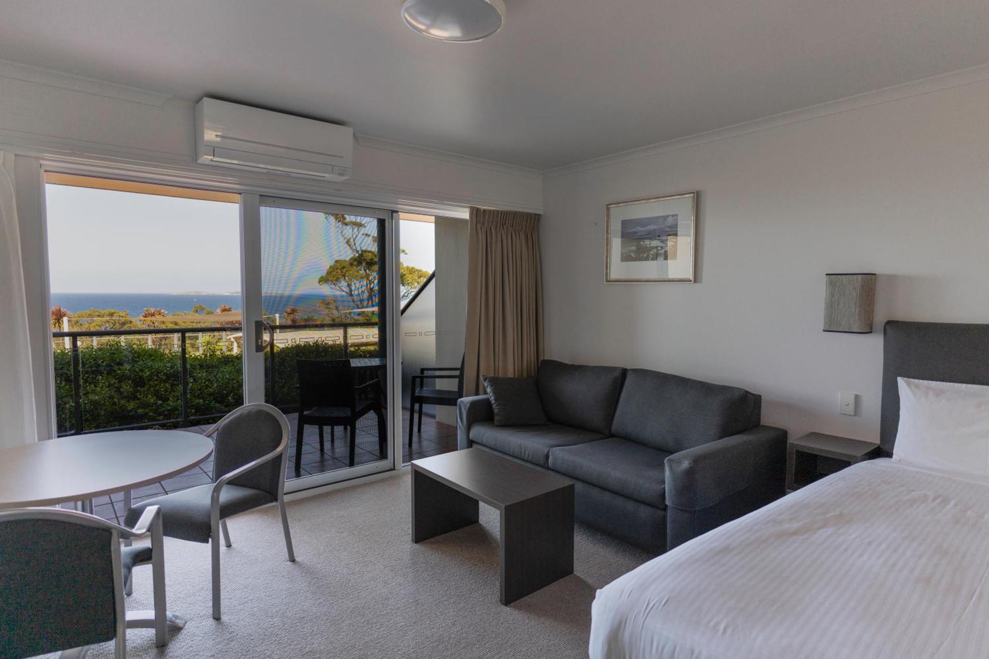 Amooran Oceanside Apartments And Motel Нарума Экстерьер фото