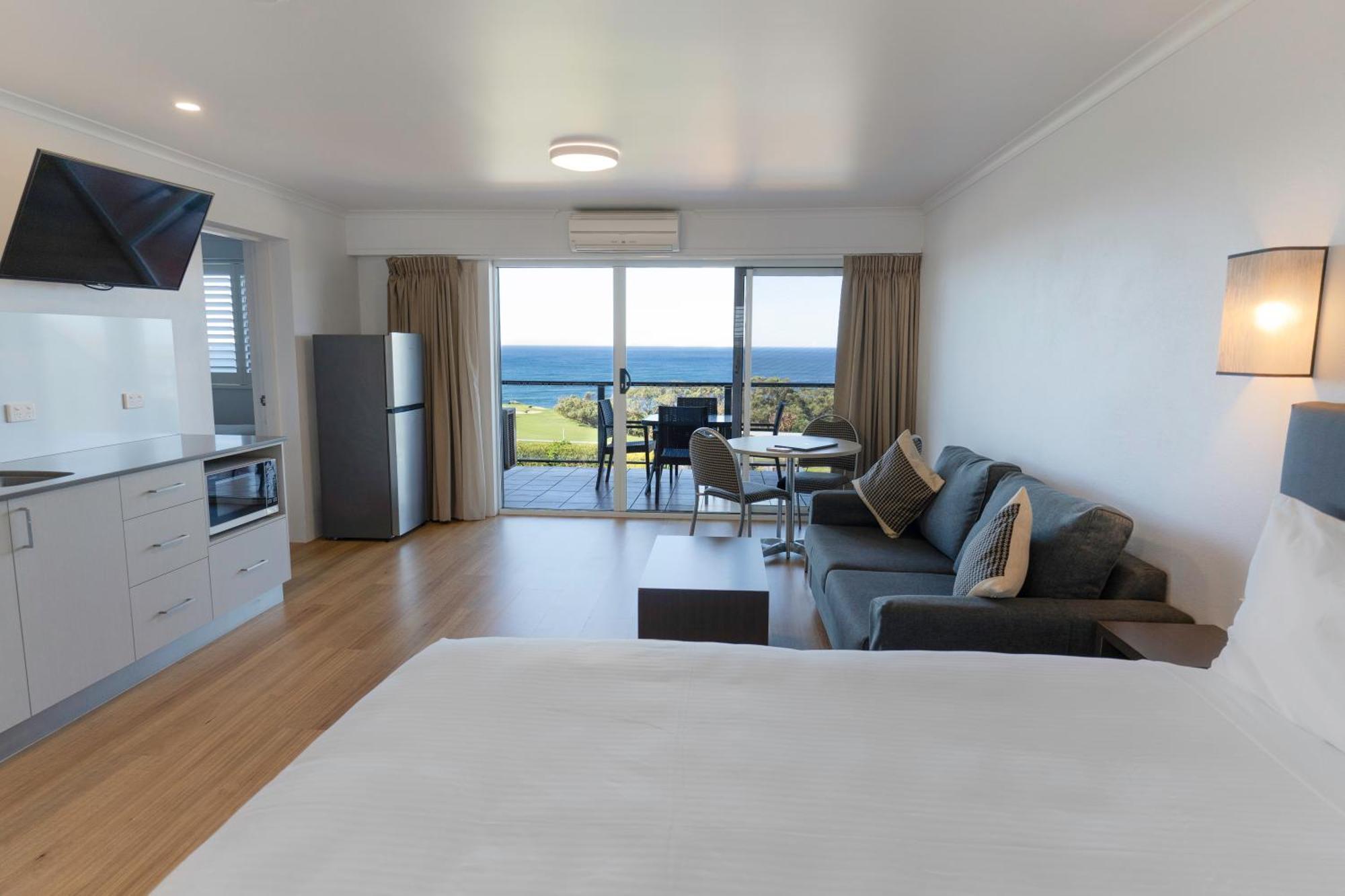 Amooran Oceanside Apartments And Motel Нарума Экстерьер фото